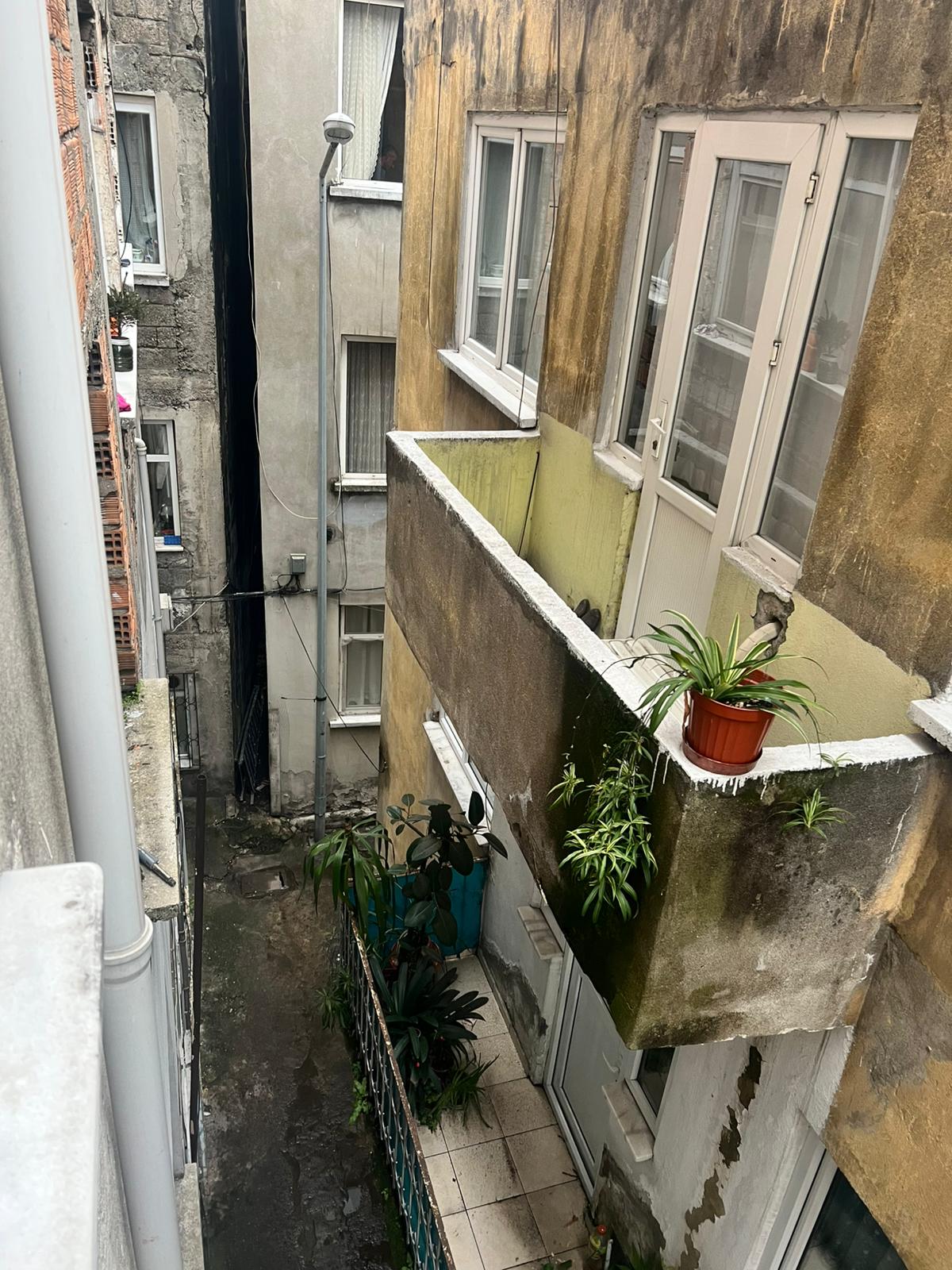 GÜLBAHARHATUN MAHALLE'SİNDE SATILIK 2+1 DAİRE